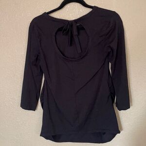 H & M maternity 3/4 sleeve top, open tie back